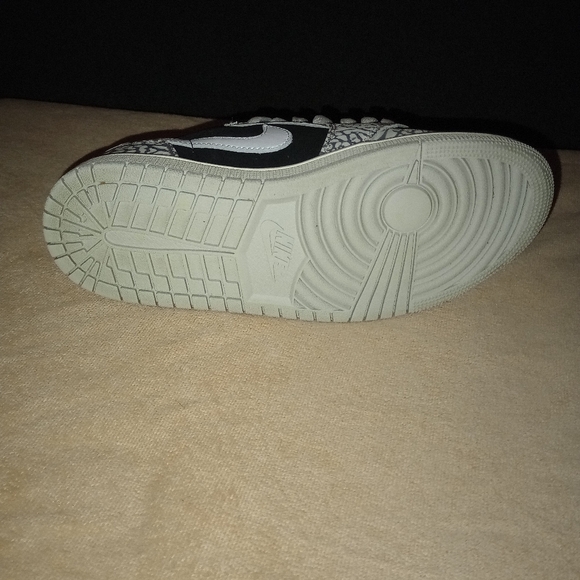SALE !!!!Air Jordan 1 low OG Black Cement Mens 6.5 or women's size 8 - Picture 10 of 11